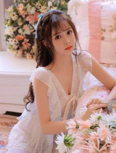 重回身死前，她转身抱紧了死对头大腿