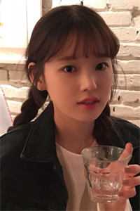 惊！疯批女配重生后硬刚穿越女