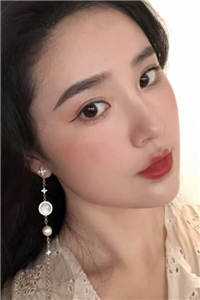 相亲失败后，富婆试图走进我心房