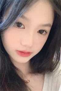 她一个真团宠千金，拽亿点不过分吧