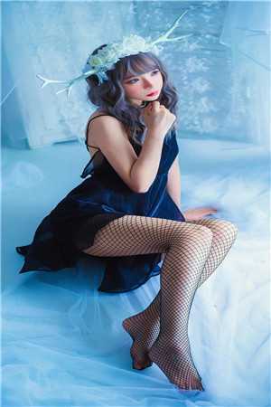 在远处的绣凳上姜若怡心中