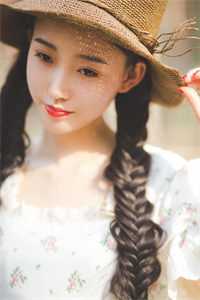 她的骄纵傲慢随性