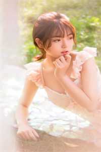 什么男子看着她美艳