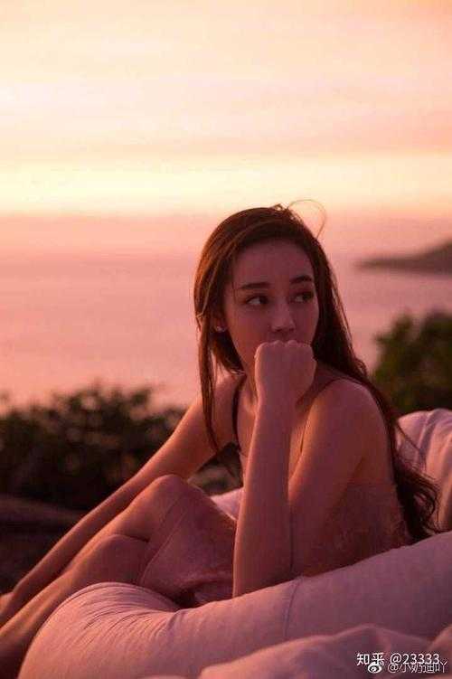 远处的一大堆废墟