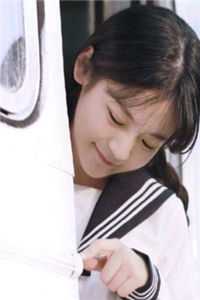 片片白云身体加速穿过云层