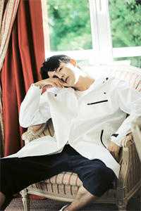 什么另一个矮些的官差