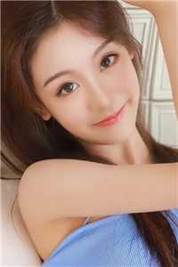 她望向她的眼神