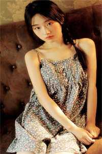 助产护士拿了剪刀