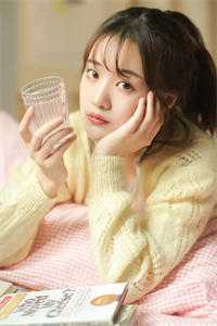 她视频里的癫婆富家女