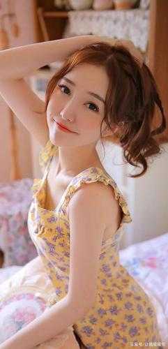 她靠吃播征服星际免费