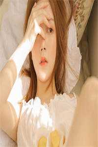 一份资料盯着资料