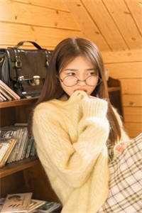 刚回国，疯批总裁让我给他生儿育女