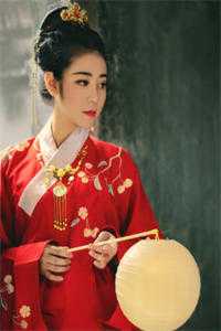 过年期间，美甲师要上门为我男友服务