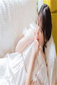 不明不暗胧胧月