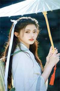美人多娇画青云