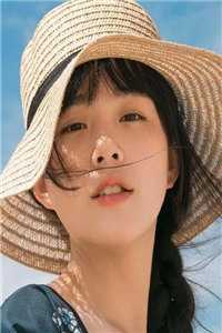 凌晨，她抱着女儿去洗胃