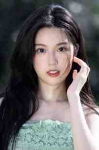 凌晨，她抱着女儿去洗胃
