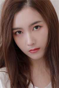 凌晨，她抱着女儿去洗胃
