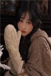 妻子在车里，我却在车底