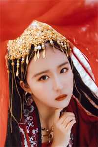 穿越后，我和国民女神成了队友